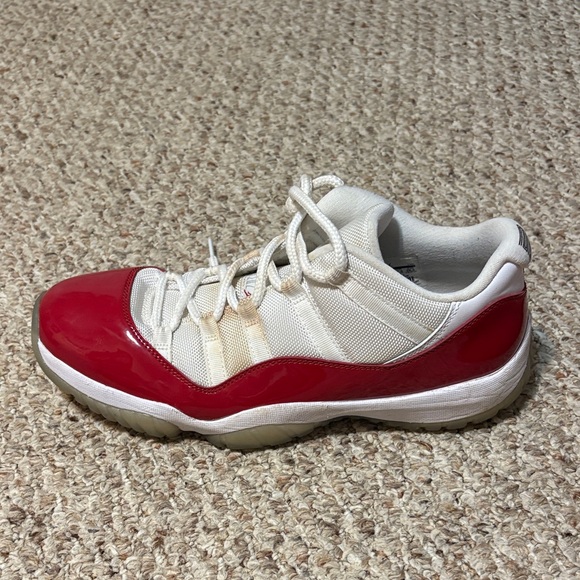 Jordan Cherry 11s Low top - Picture 4 of 6